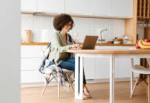 Hybrid workers more productive and less stressed