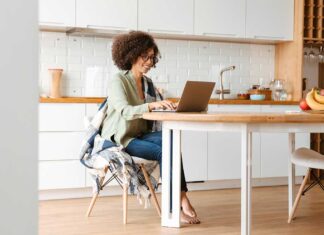 Hybrid workers more productive and less stressed