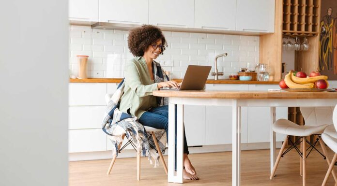 Hybrid workers more productive and less stressed