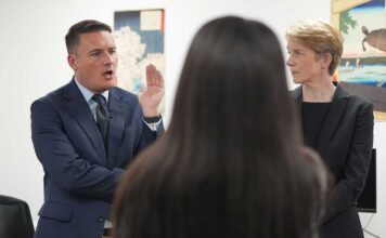 Junior doctors pay talks begin in effort to avert further strikes