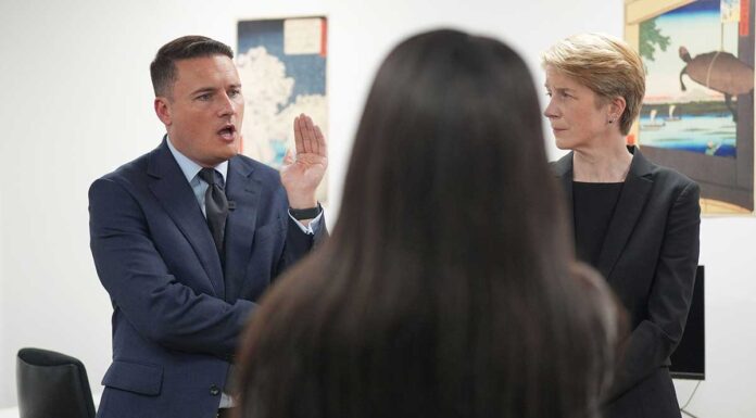 Junior doctors pay talks begin in effort to avert further strikes