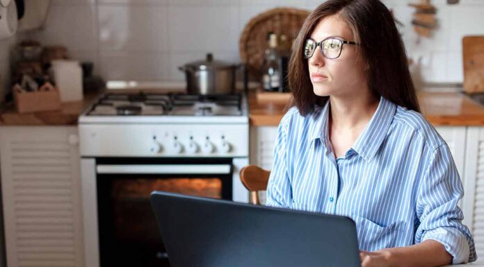 Call for employers to support lonely global workers