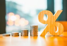 Median pay award drops to 4.5%