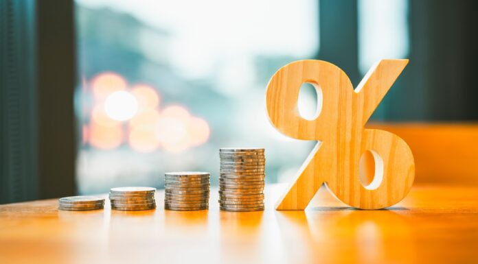 Median pay award drops to 4.5%