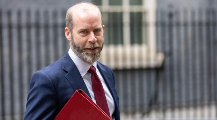 Business secretary defends Employment Rights Bill