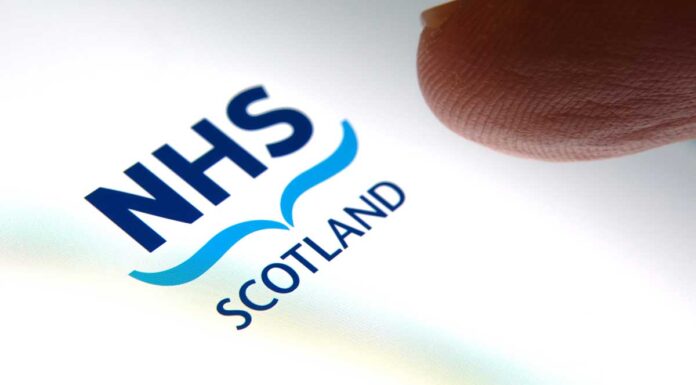 Thousands of NHS staff in Scotland accept pay offer