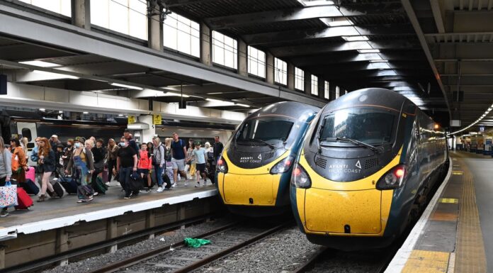 Train drivers vote to accept 15% pay deal