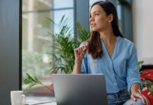 One third of UK workers admit faking productivity