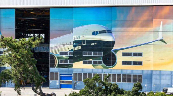 Boeing workers on strike reject 35% pay rise