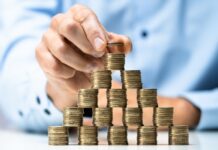 Pay rises remain at 4%