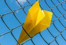 Pay deals stuck at 4% in October