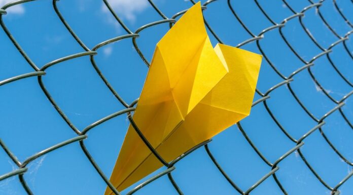 Pay deals stuck at 4% in October