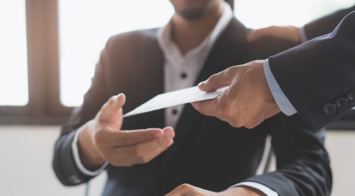 UK employers continue to cut salary budgets