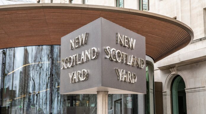 Met Police staff vote to strike over office return