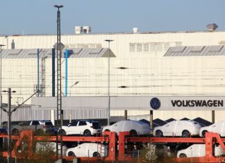 VW staff set to strike in Germany over pay and job cuts