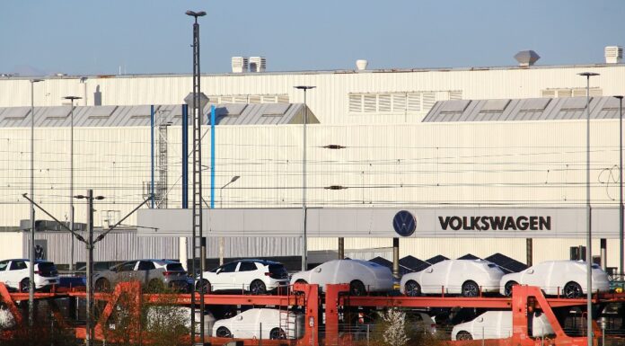 VW staff set to strike in Germany over pay and job cuts