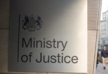 Thousands of civil service roles to leave London