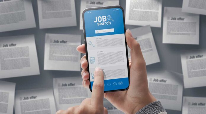 UK job vacancies fall to a 10-year low