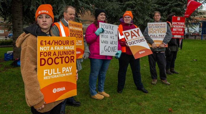 Doctors vote for return to strike action