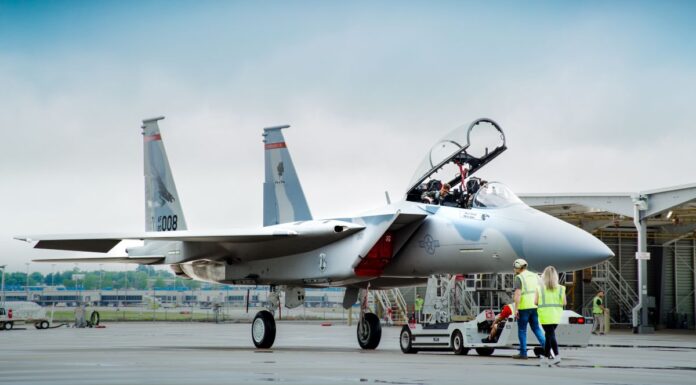 Boeing defence workers walk out after latest pay offer