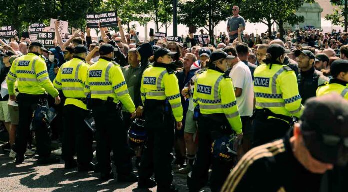 Police uniforms don’t fit the bill, research reveals