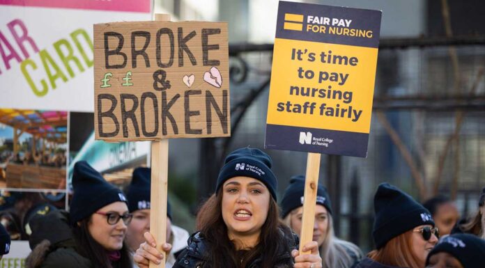 Nurses reject pay deal and threaten strike ballot