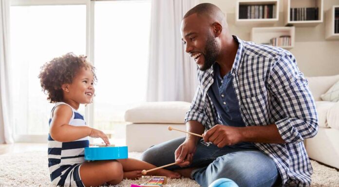 Government under fire over delay of better-paid paternity leave