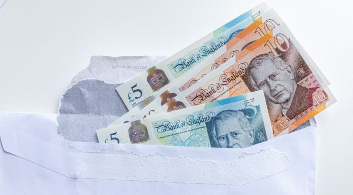 Pay awards continue to lag behind inflation