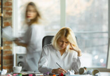 Women reach executive level faster – but leave much sooner