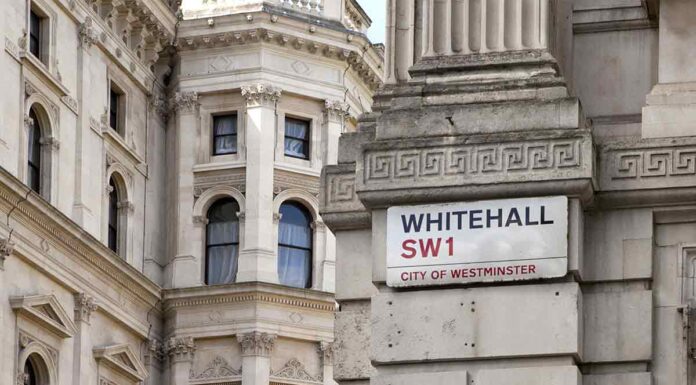 Civil servants urge ministers to act on Lords’ home working findings