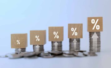 Private sector median pay award rises to 3.4%